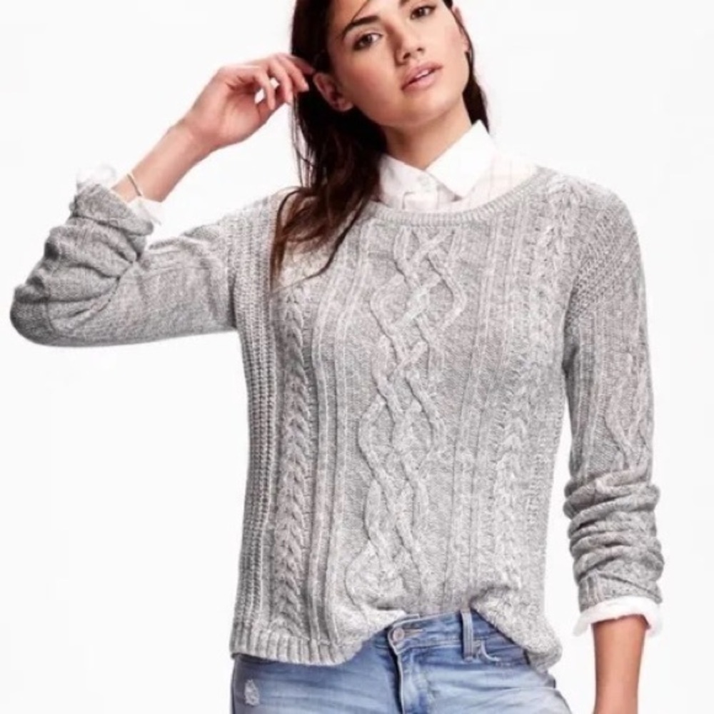 Old Navy Gray Crewneck Cable Knit Sweater, Size S